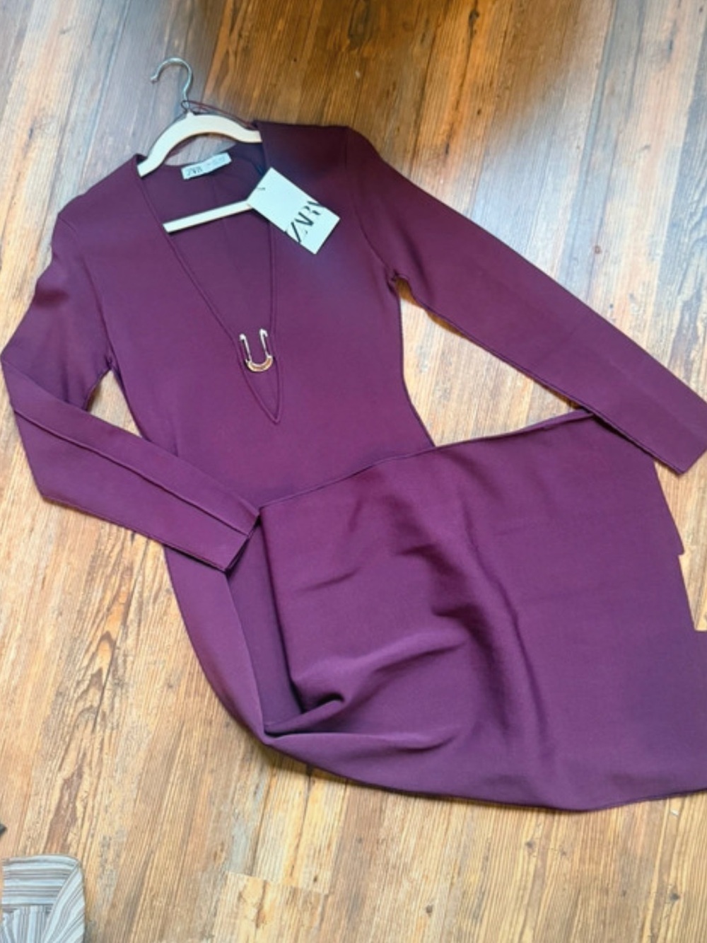 Zara Burgundy Long-Sleeve Plunge Midi Dress with Gold Accent - Picture 3 of 4